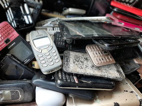 Why You Should Recycle All Your Old Mobile Phones Zore’s Recycling