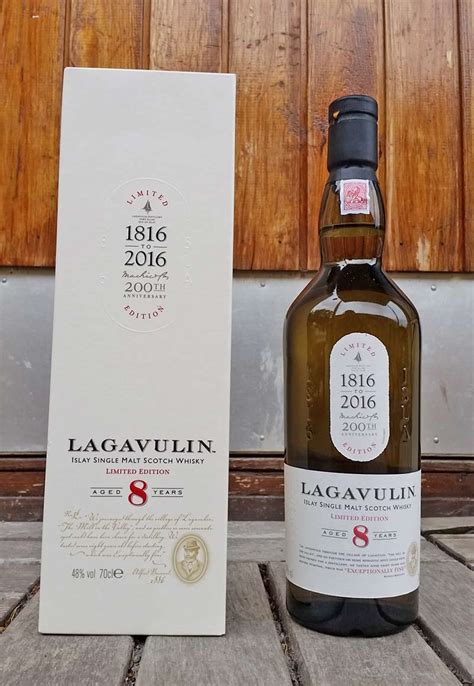 Lagavulin 8 year old single malt whisky review