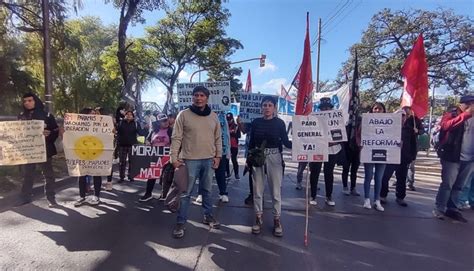 En Jujuy Y Buenos Aires Movilizaciones Contra La Reforma De La Ucr De Morales Y Lousteau Que