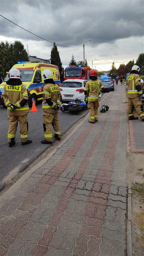 Wypadek Motocykl Zderzy Si Z Samochodem Dwie M Ode Kobiety Lekko