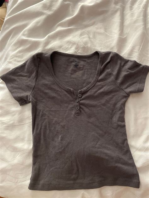 Brandy Melville Zelly Top Women S Fashion Tops Shirts On Carousell