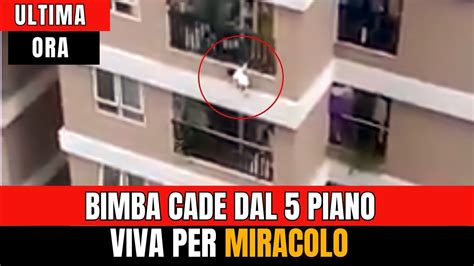 Tragedia Sfiorata Bimba Cade Dal Piano Viva Per Miracolo Youtube