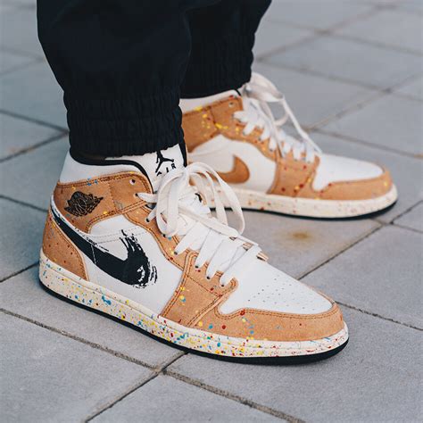 Giày Nike Air Jordan 1 Mid Se Brushstroke Paint Splatter Da8005 100