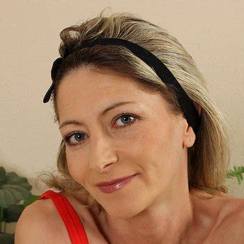 Syndi Bell Babe Page Watch This Adult Model On FreeOnes