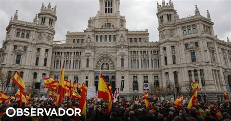 Dezenas De Milhares De Pessoas Manifestam Se Em Madrid Pela Defesa Do