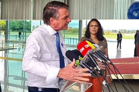 Bolsonaro Chama Lula De Pingu O Durante Entrevista Coletiva No