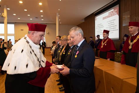 Odznaczenia dla pracowników Politechniki Łódzkiej Wyróżniono blisko