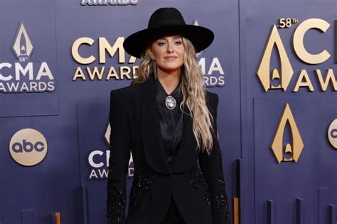 Chris Stapleton Wins Big At CMAs Morgan Wallen Takes Top Award UPI