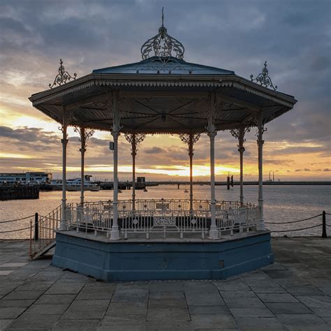 Dún Laoghaire Town Is A Great Place For Visitors Dunlaoghairetownie