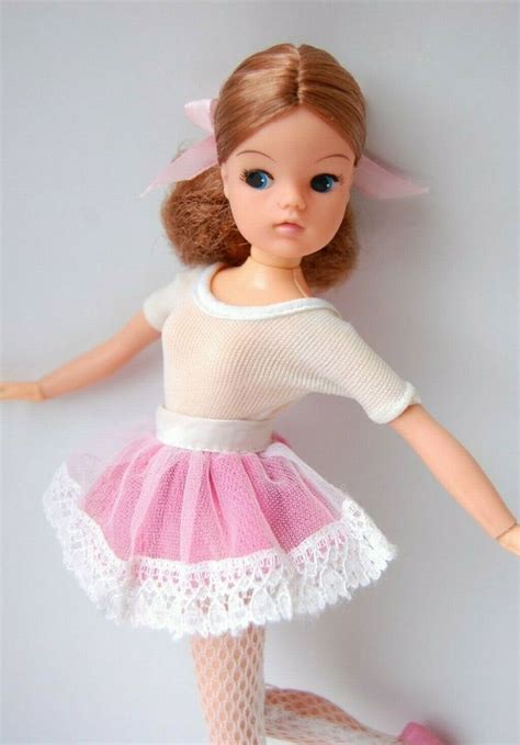 Sindy Doll Auburn 2 Gen Ballerina With Centre Parting Ankles Pose