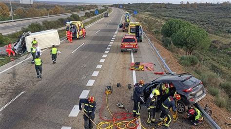 Una Fallecida Y Tres Heridos Al Chocar Un Turismo Y Una Furgoneta En