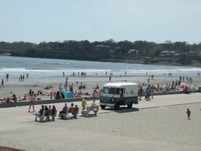 Newport RI Beaches - Sun, sand, live music and lobster rolls!