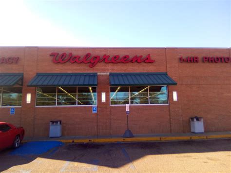 Pharmacy staff explain the new pickup rules at Walgreens Jackson MS