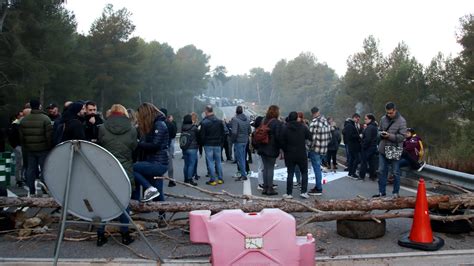 Funcionarios De Prisiones Catalanas Cortan Los Accesos A Las C Rceles