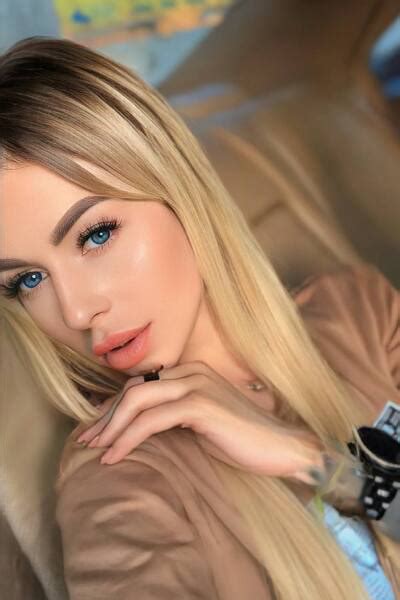 Alluring Yana 37 Y O From Riga Latvia With Blonde Hair VeronikaLove