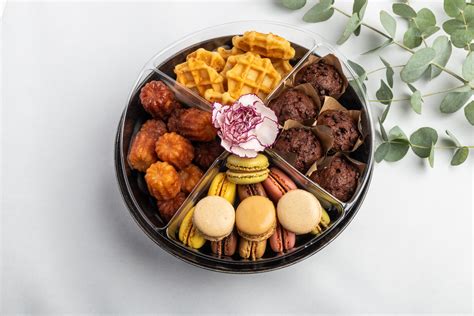 Grande s boîte s de mignardises 80 pièces La Table