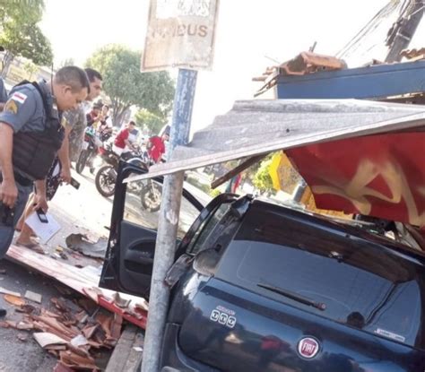 V Deo Motorista B Bado Perde Controle De Carro E Destr I Parada De