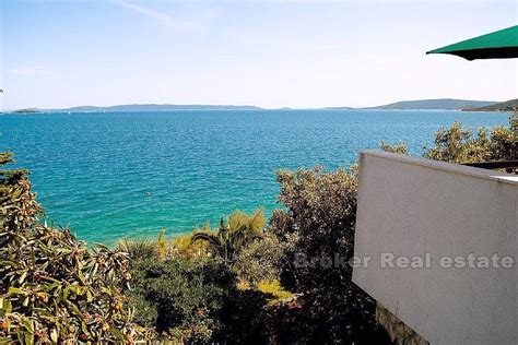 Hrvatska Trogir Kuća u prvom redu do mora atraktivna lokacija