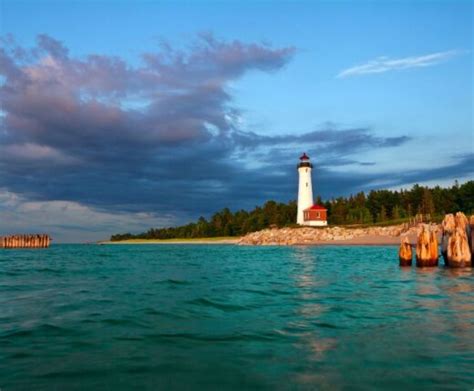 Must See Lake Superior Lighthouses In Michigan My Michigan Beach