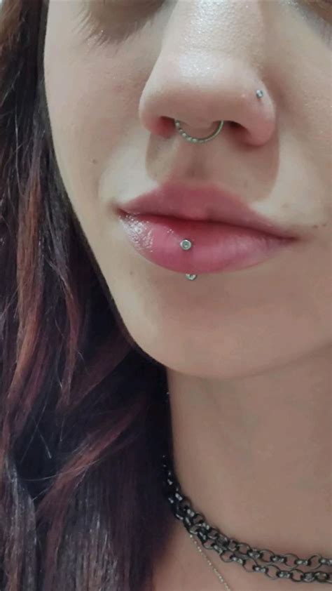 Vertical labret