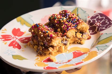 Turron Dona Pepa Masa Con Miel Postre Tradicional Peruano Foto Premium