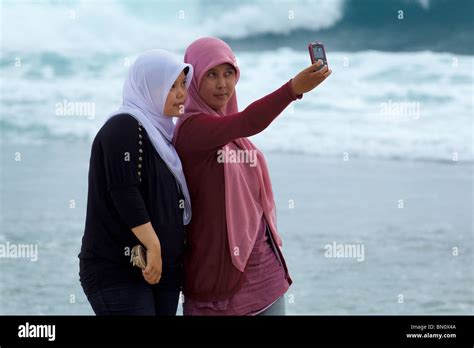 Zwei muslimische frauen Fotos und Bildmaterial in hoher Auflösung Alamy