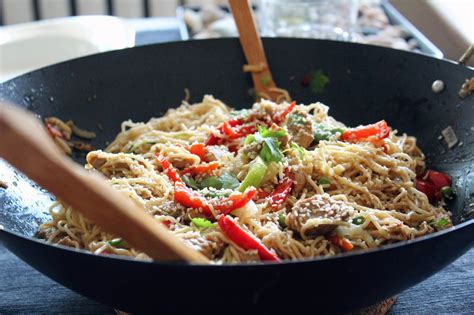 Smaki Orientu Wieprzowina Po Azjatycku Z Makaronem Chow Mein