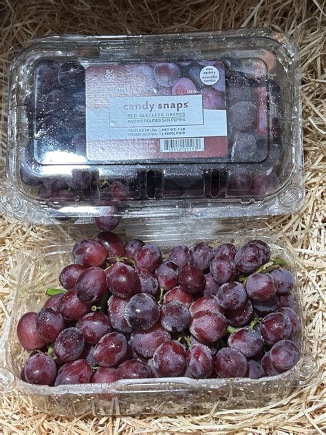 Usa Red Seedless Grapes Candy Snap Strawberry Per Box Yolofruits