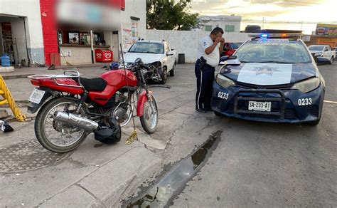 Motociclista herido al chocar contra camioneta estacionada en Culiacán