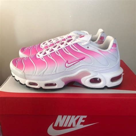 Pin By Shxinxx On Waw ️ Cute Nike Shoes Pretty Shoes Sneakers Nike Tn