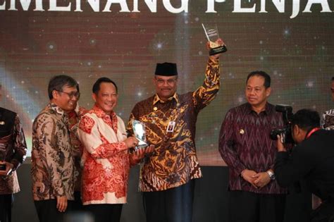 Pj Gubernur Aceh Safrizal Terima Apresiasi Kinerja Kepala Daerah Dari