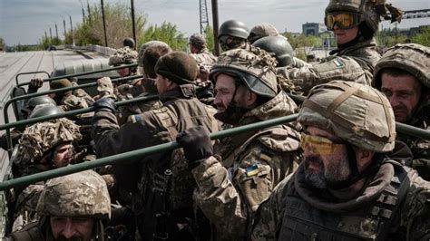 Los Soldados De La 81º Brigada De Ucrania Se Retiran Extenuados Del Frente Del Este