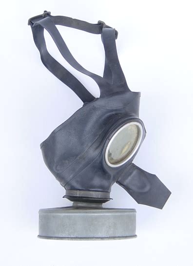 File:World war II german gas mask 1.jpg