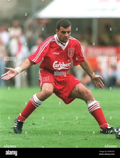 DOMINIC MATTEO LIVERPOOL FC 09 August 1995 Stock Photo - Alamy