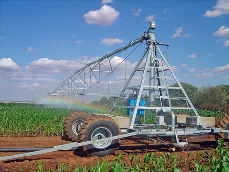 China Towing Center Pivot Agricultural Sprinkler Irrigation With High Quality China Lateral