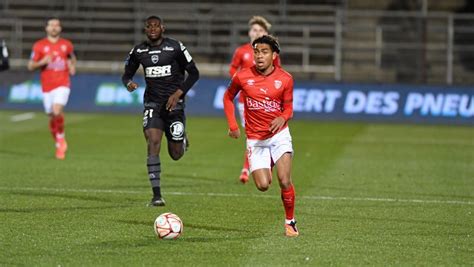 Ligue 2 Nîmes Se Ressaisit Aux Costières Face à Grenoble Après La