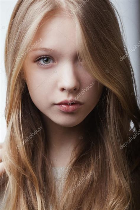 Beautiful Blond Teen Girl Portrait Stock Photo By ©ababaka 107985414