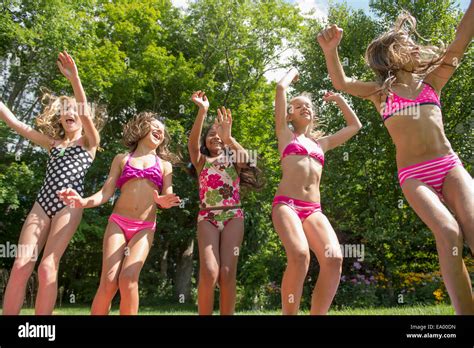 Adolescent Bikini Banque D Image Et Photos Alamy
