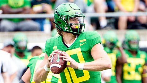 Oregon Quarterback Justin Herbert Will Not Enter The Draft Which Could