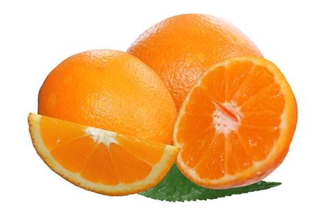 Dos Mitades Enteras Y Cuarto De Naranja Fresca Aislado Sobre Fondo