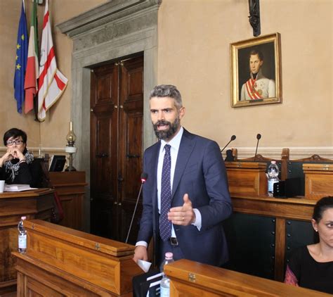 Retromarcia Del Sindaco Ora è Pronto A Dare La Cittadinanza Onoraria A