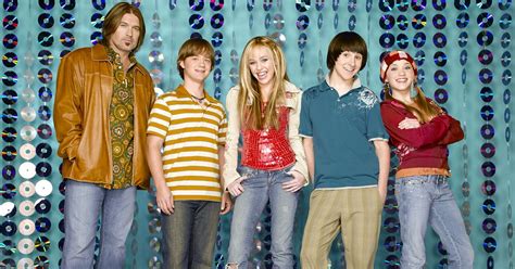 "Hannah Montana" Cast Poses for a Reunion Selfie | Teen Vogue