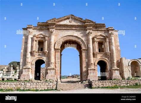 Hadrians Arch Jerash Jordan Stock Photo Alamy