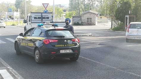 Controlli A Terni Elevate 5 Sanzioni Posto Di Blocco In Viale Dello