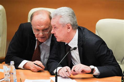 Собянин — спонсор Зюганова | Метла