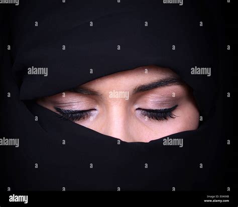 Girl Beautiful Eyes Wearing Veil Hi Res Stock Photography And Images