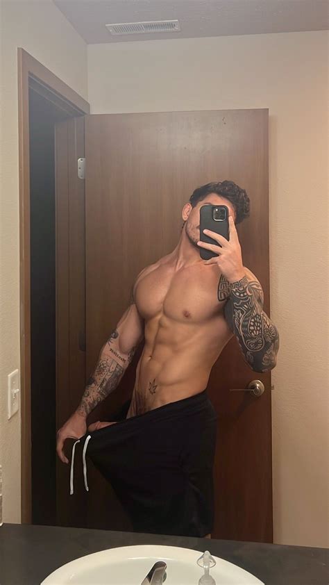 Tattooed Muscle Stud Showing Dick Forums