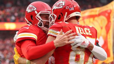 Nfl Divisional Round Play Offs Injured Mahomes Leads Chiefs Over