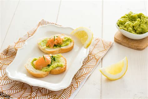 CROSTINI CON SALMONE E Crema Avocado Ricetta Sfiziosa Finger Food