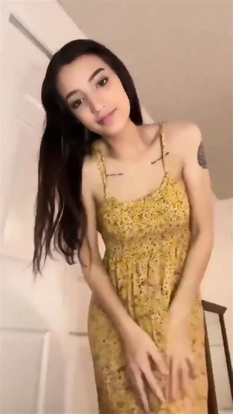 Cute Skiny Babe Strip